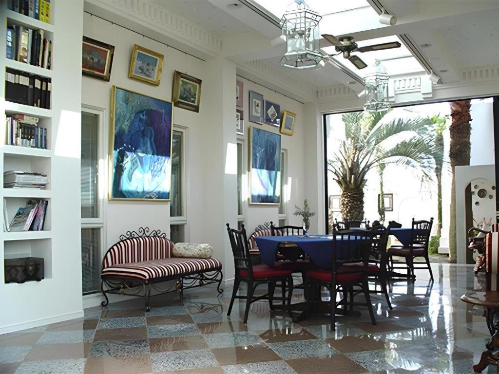 Arabian Art Hotel & Gallery Onjuku Extérieur photo