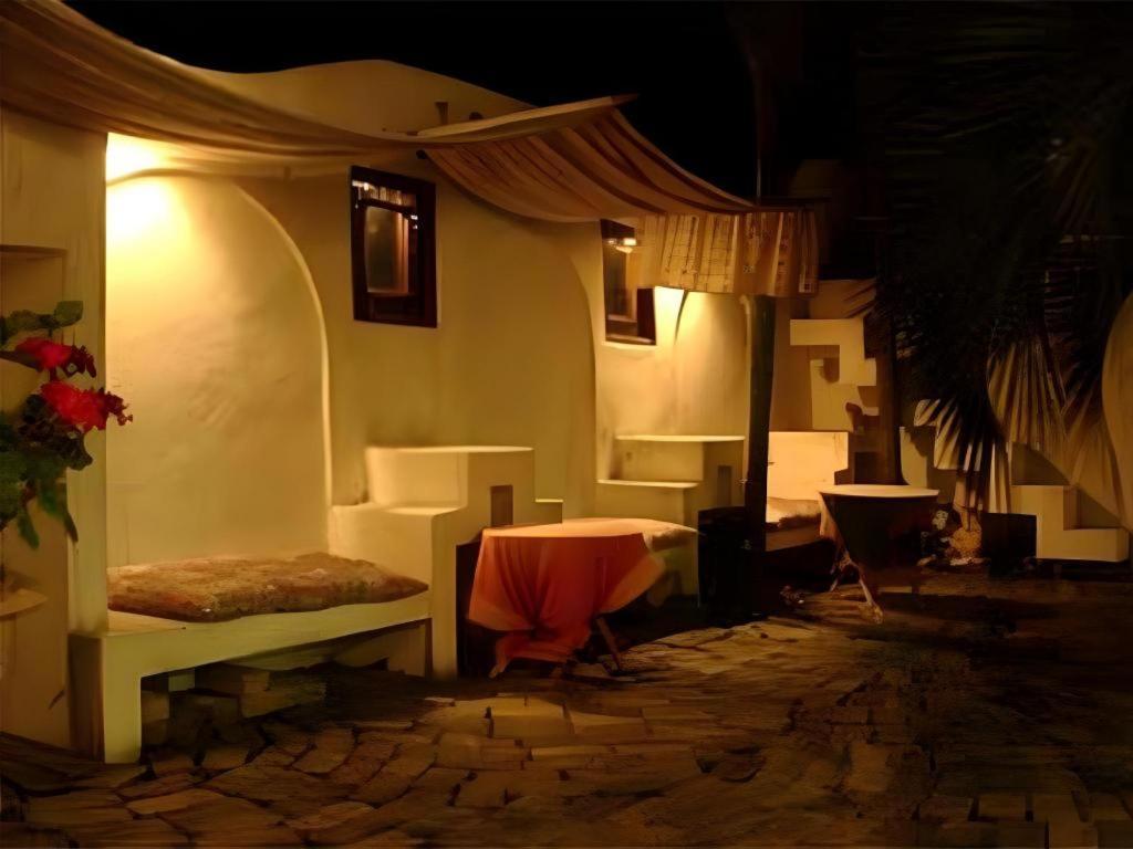 Arabian Art Hotel & Gallery Onjuku Extérieur photo