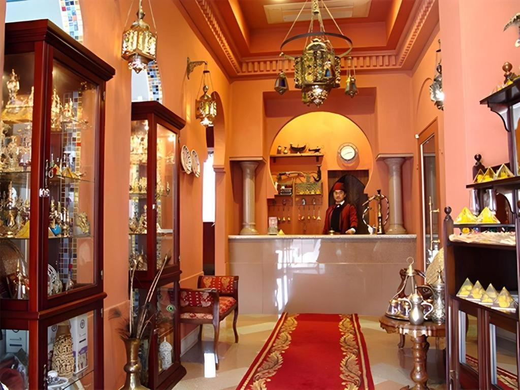 Arabian Art Hotel & Gallery Onjuku Extérieur photo
