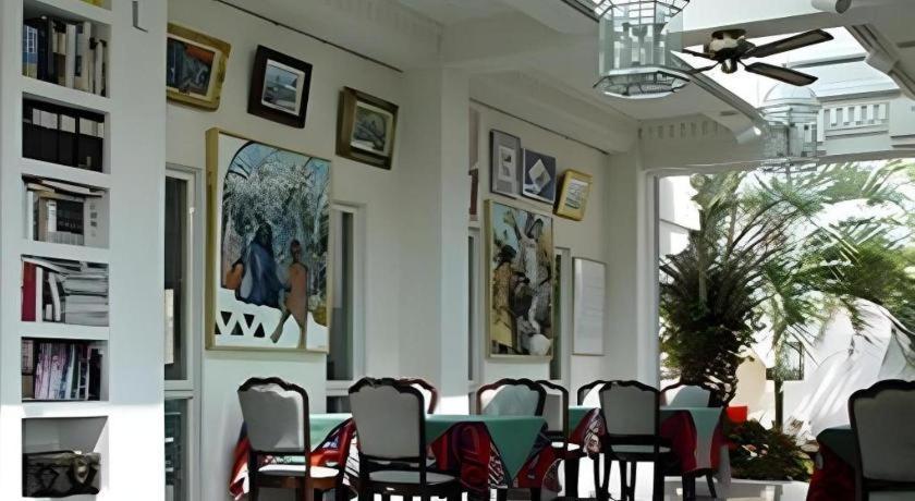 Arabian Art Hotel & Gallery Onjuku Extérieur photo
